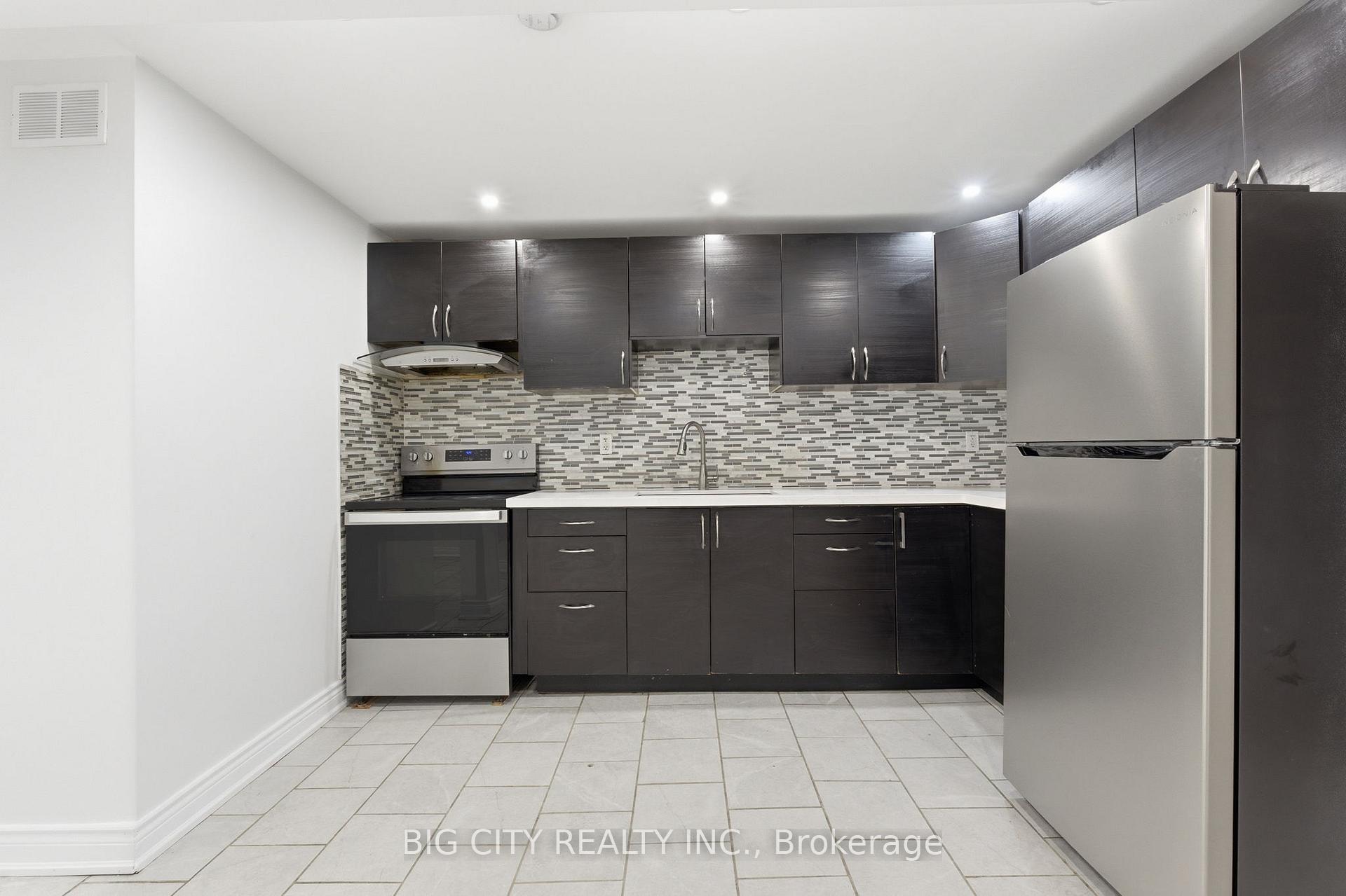 Photo 12 of 5487 Cosmic Cres, Unit Lower