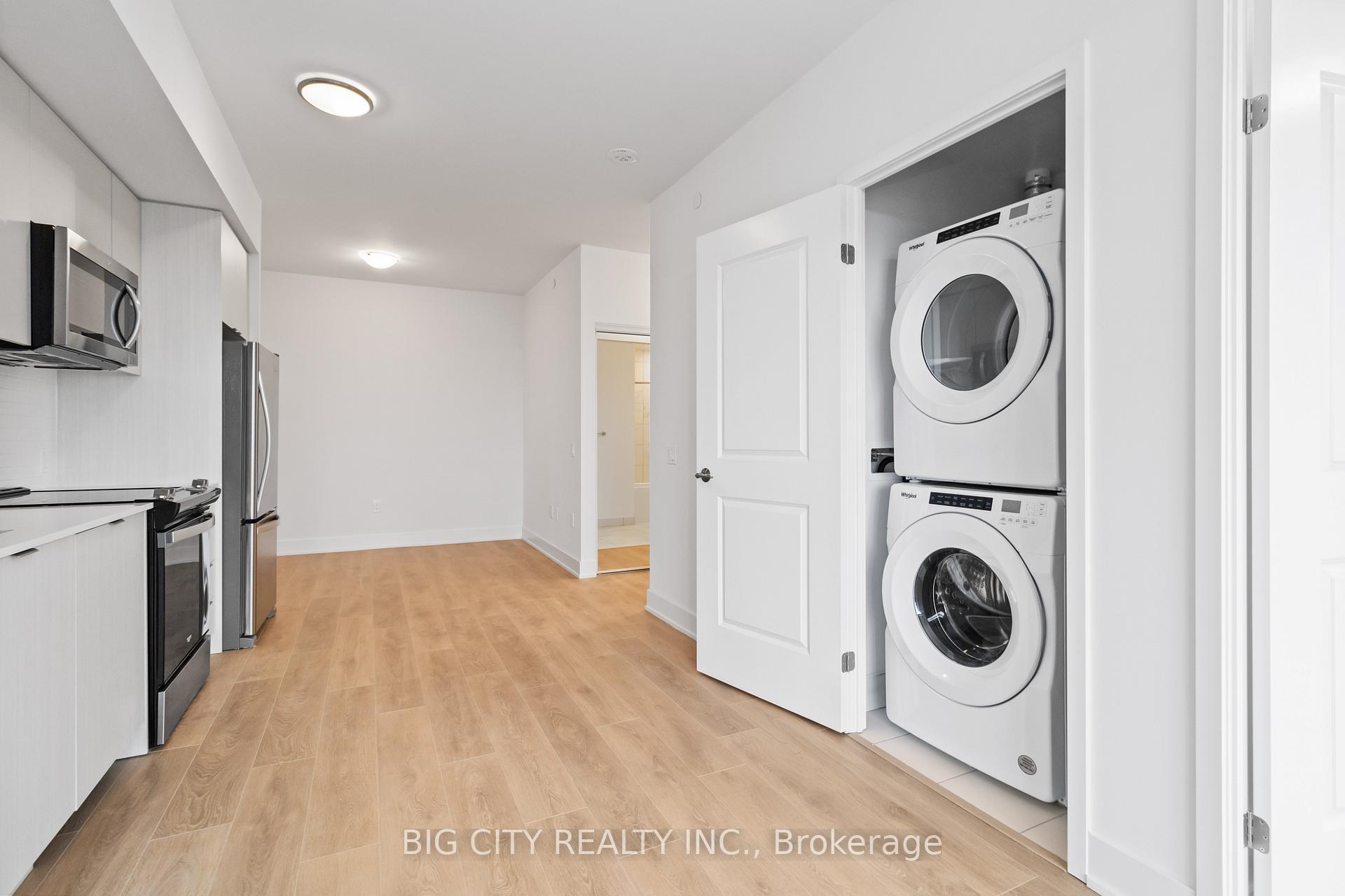 Photo 8 of 204 Burnhamthorpe Rd E, Unit 905