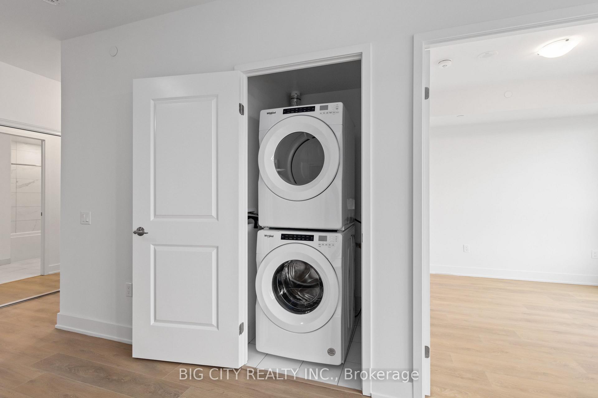 Photo 11 of 204 Burnhamthorpe Rd E, Unit 905
