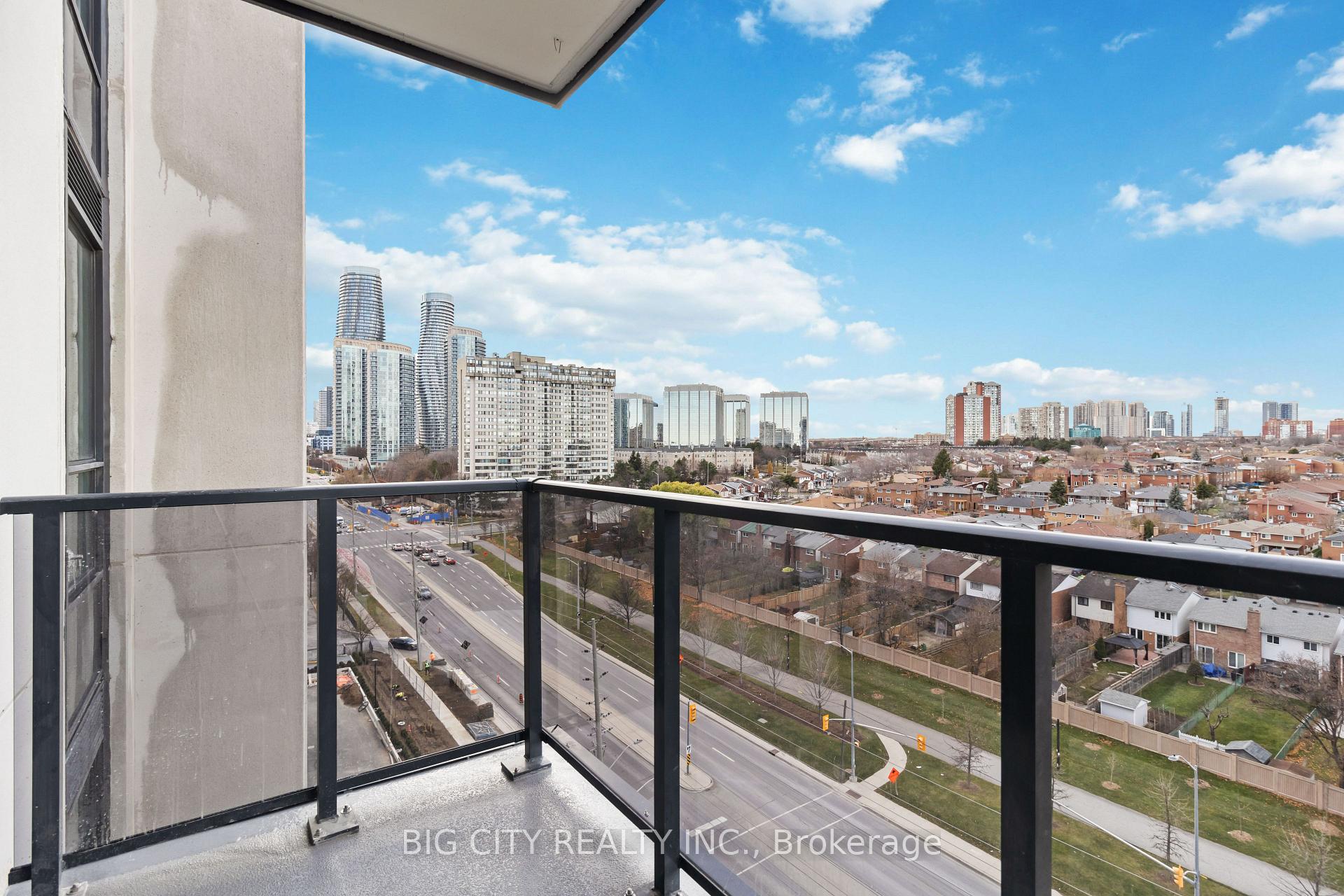 Photo 16 of 204 Burnhamthorpe Rd E, Unit 905