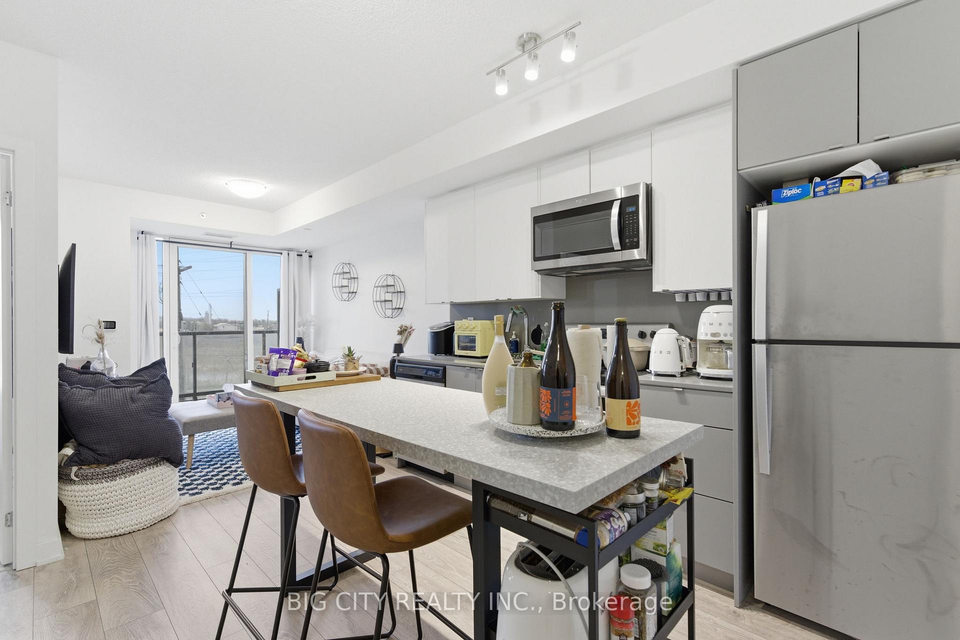 Photo 6 of 3200 Dakota Common, Unit B303 (Sale)