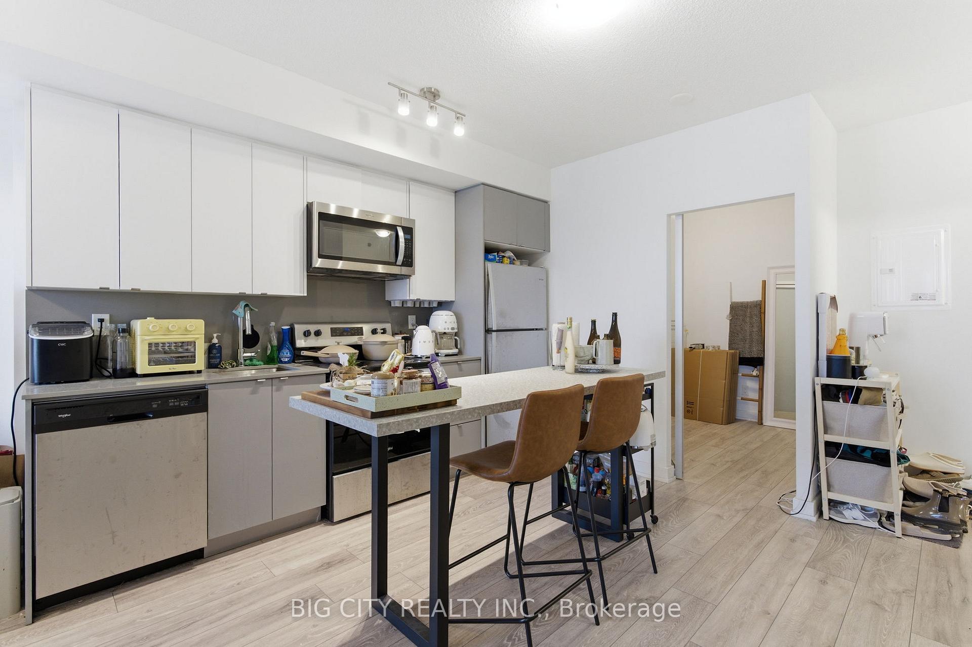 Photo 8 of 3200 Dakota Common, Unit B303 (Sale)