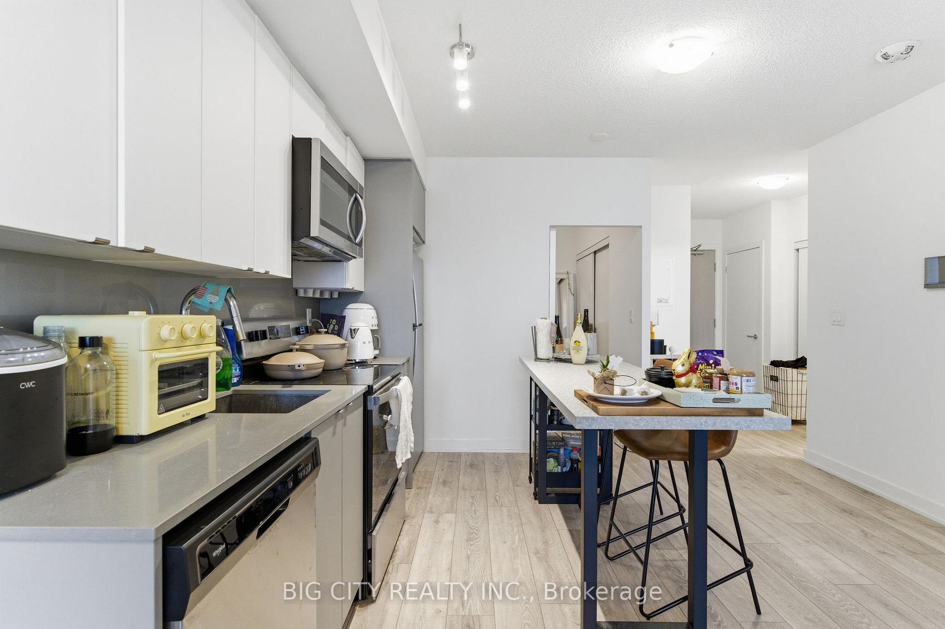 Photo 9 of 3200 Dakota Common, Unit B303 (Sale)
