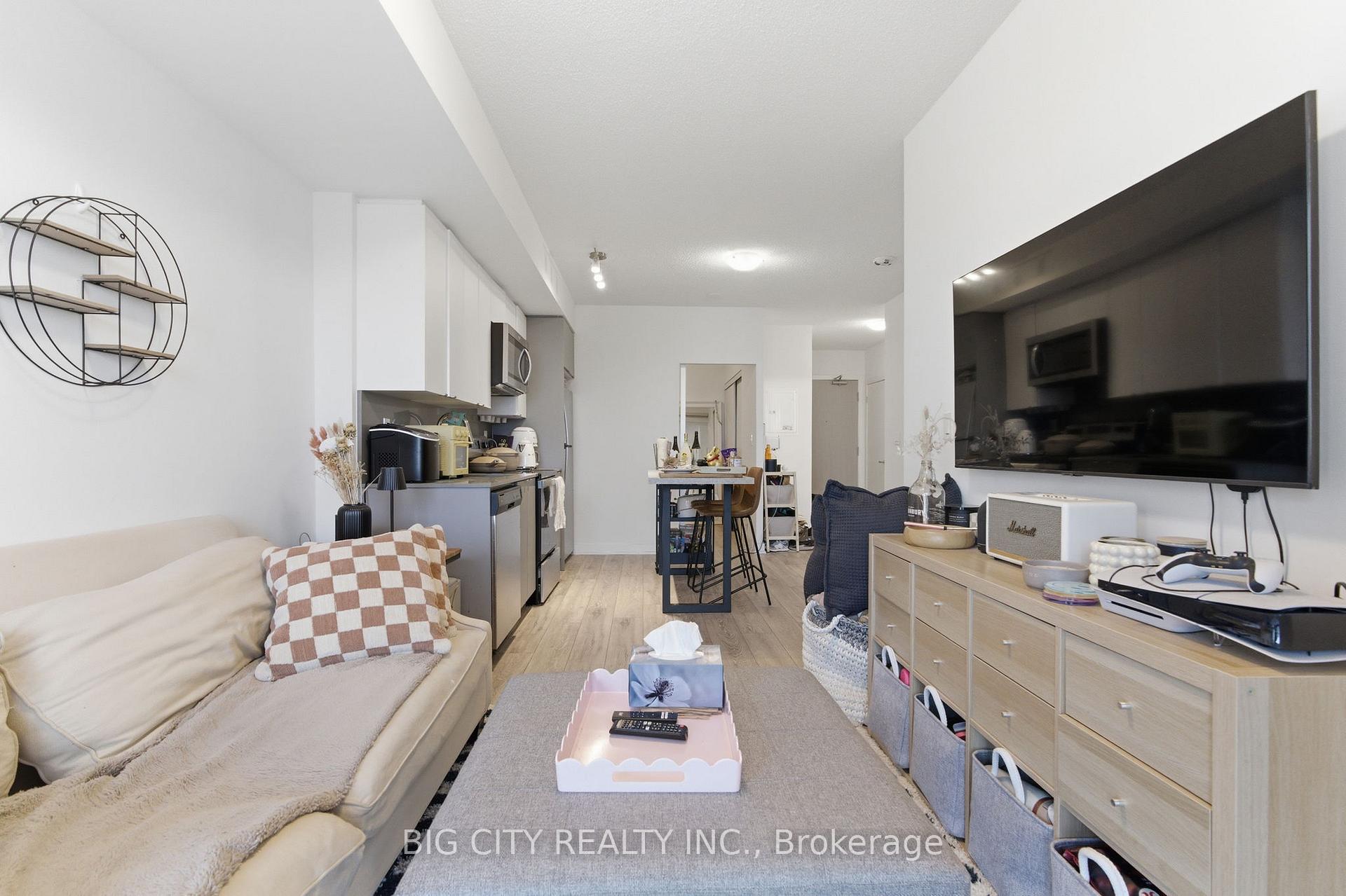 Photo 14 of 3200 Dakota Common, Unit B303 (Sale)