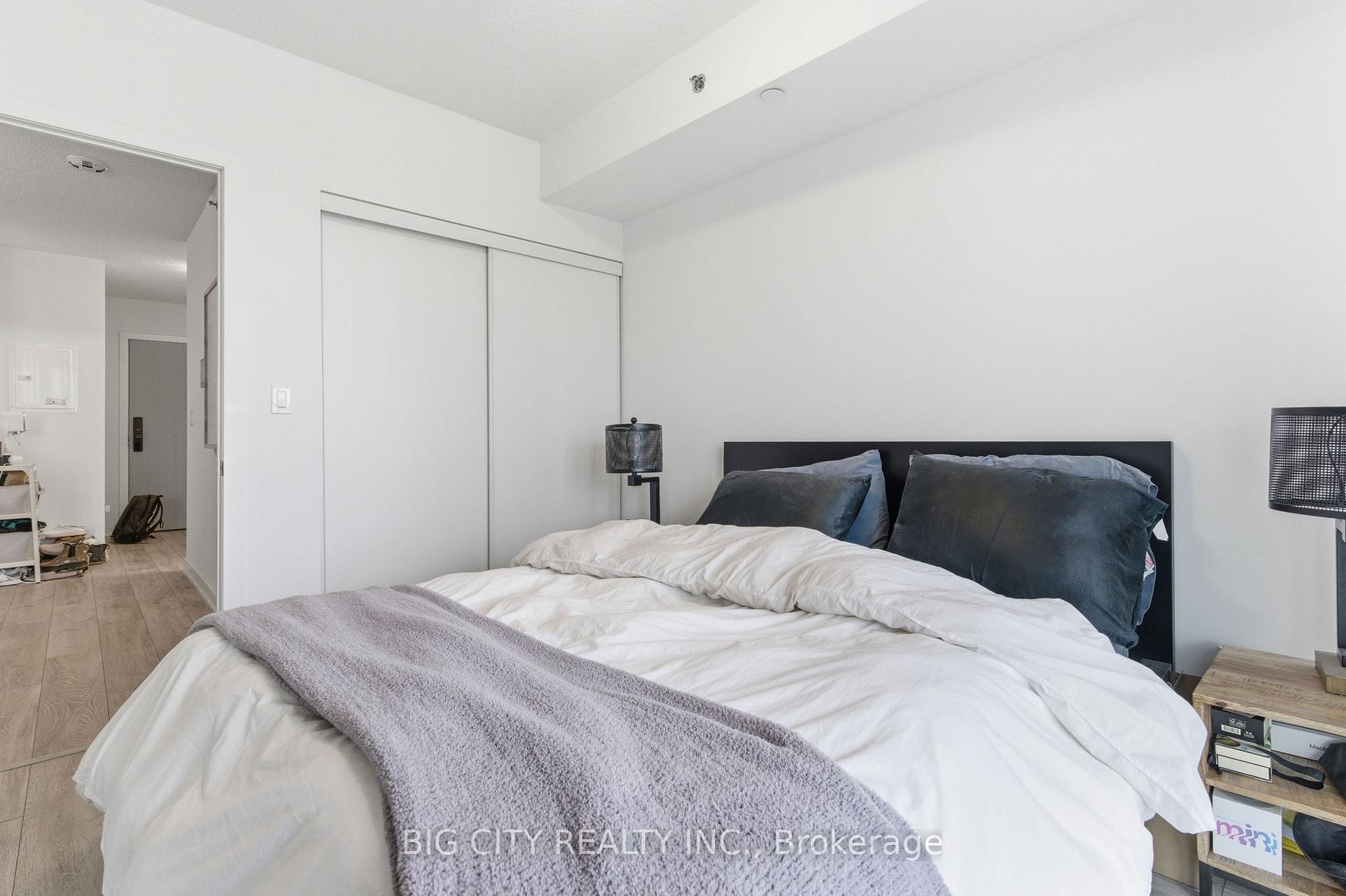 Photo 16 of 3200 Dakota Common, Unit B303 (Sale)
