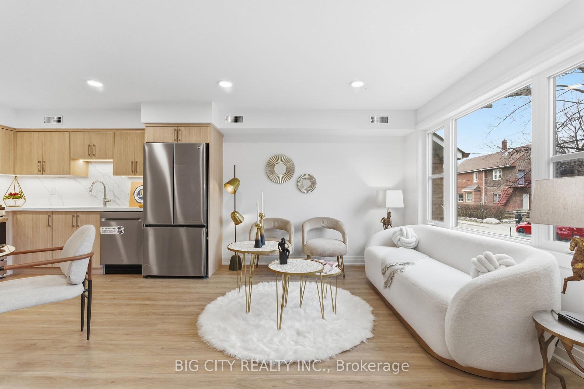 Photo 5 of 68 Westholme Avenue, Unit 2