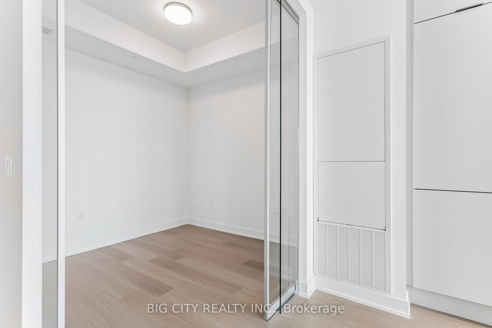Photo 6 of 448 Burnhamthorpe Road W, Unit 4501