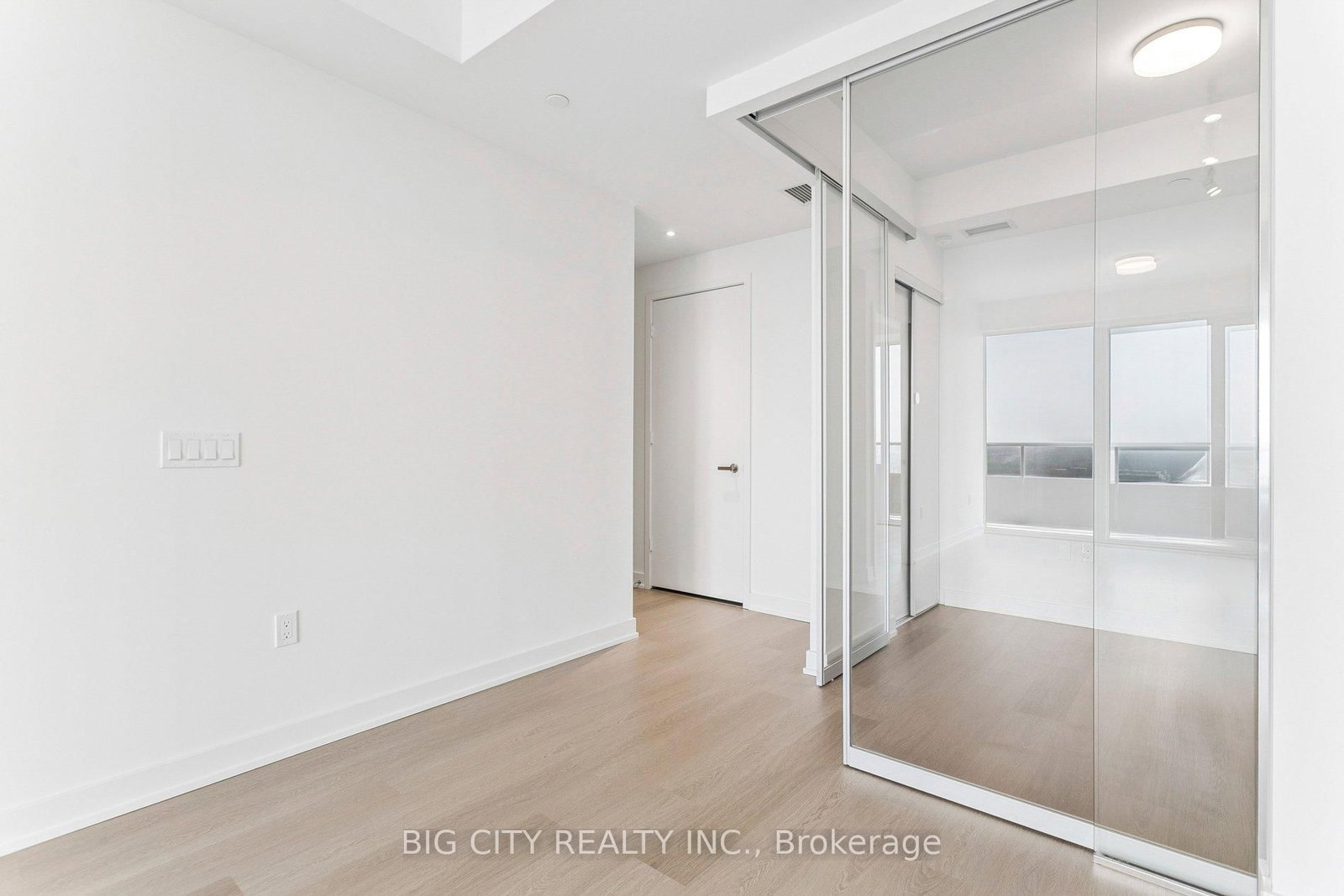 Photo 7 of 448 Burnhamthorpe Road W, Unit 4501