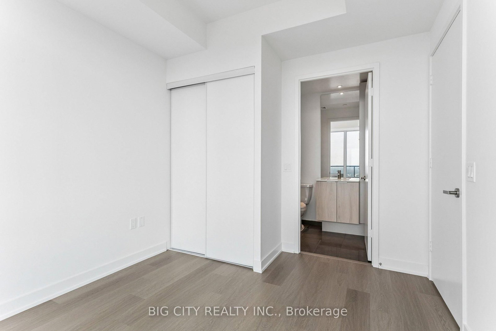 Photo 9 of 448 Burnhamthorpe Road W, Unit 4501