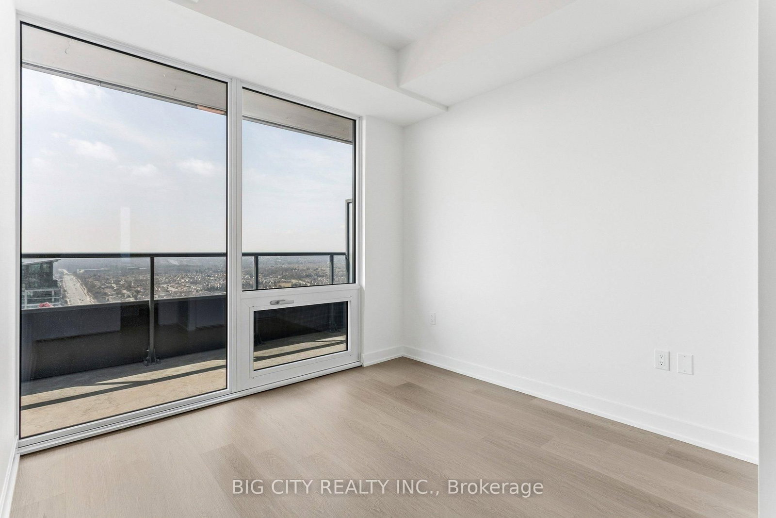 Photo 12 of 448 Burnhamthorpe Road W, Unit 4501