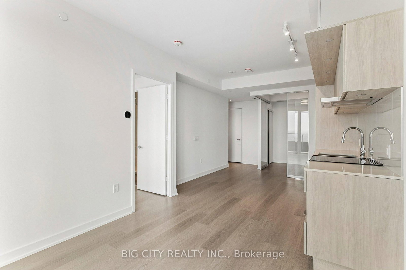 Photo 16 of 448 Burnhamthorpe Road W, Unit 4501