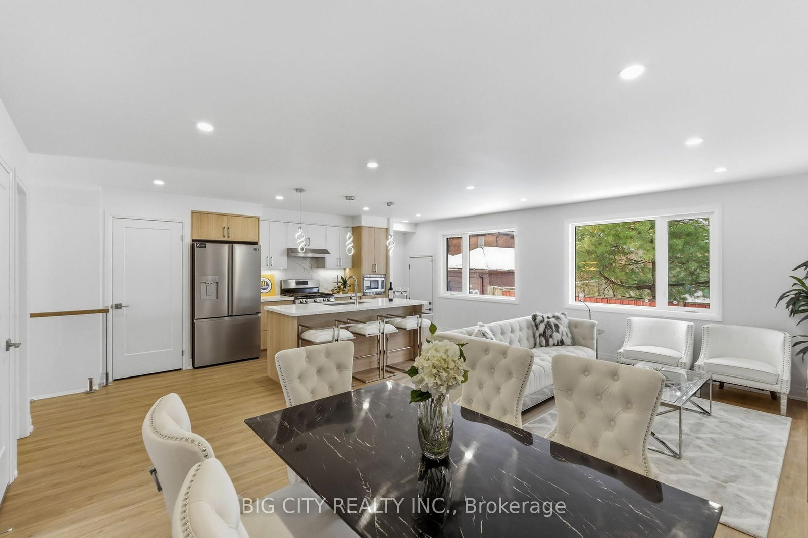 Photo 3 of 68 Westholme Avenue, Unit 4
