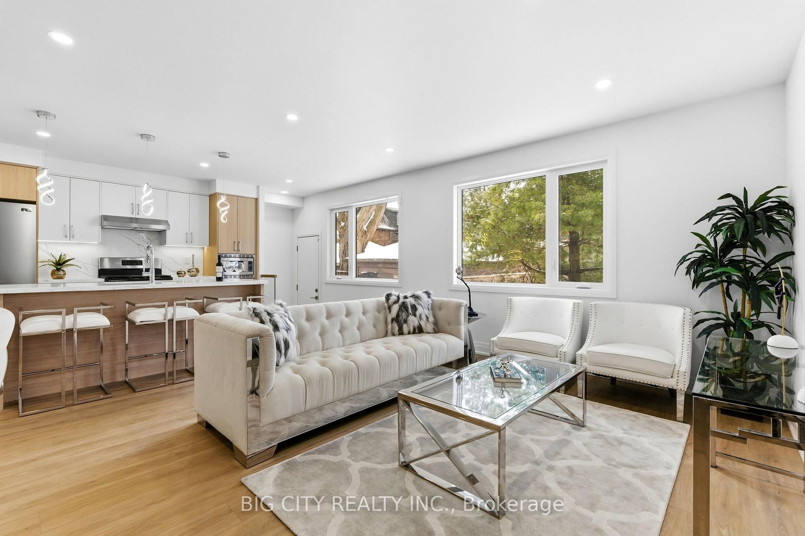 Photo 9 of 68 Westholme Avenue, Unit 4