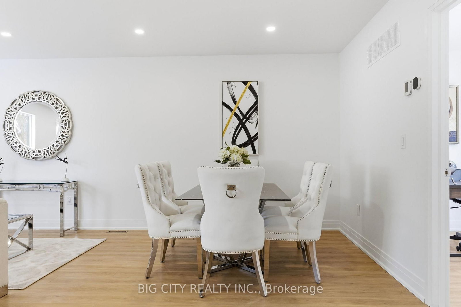 Photo 10 of 68 Westholme Avenue, Unit 4