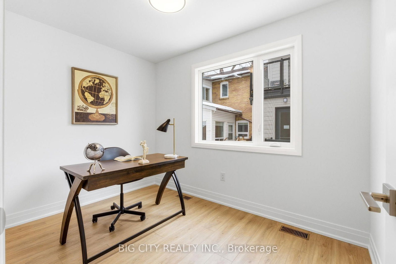 Photo 11 of 68 Westholme Avenue, Unit 4