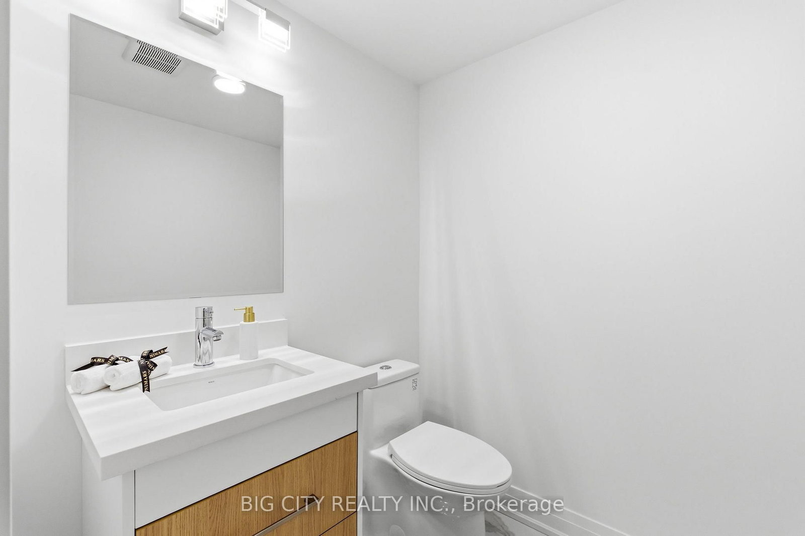 Photo 12 of 68 Westholme Avenue, Unit 4