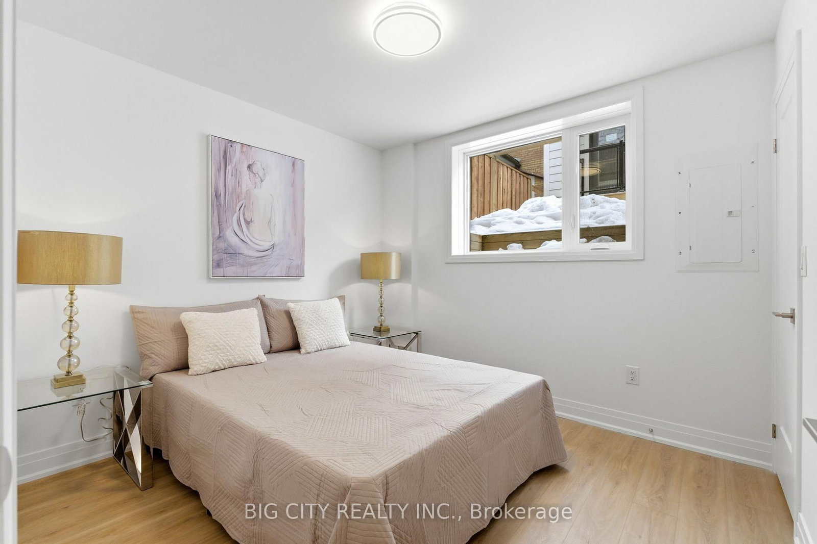 Photo 14 of 68 Westholme Avenue, Unit 4