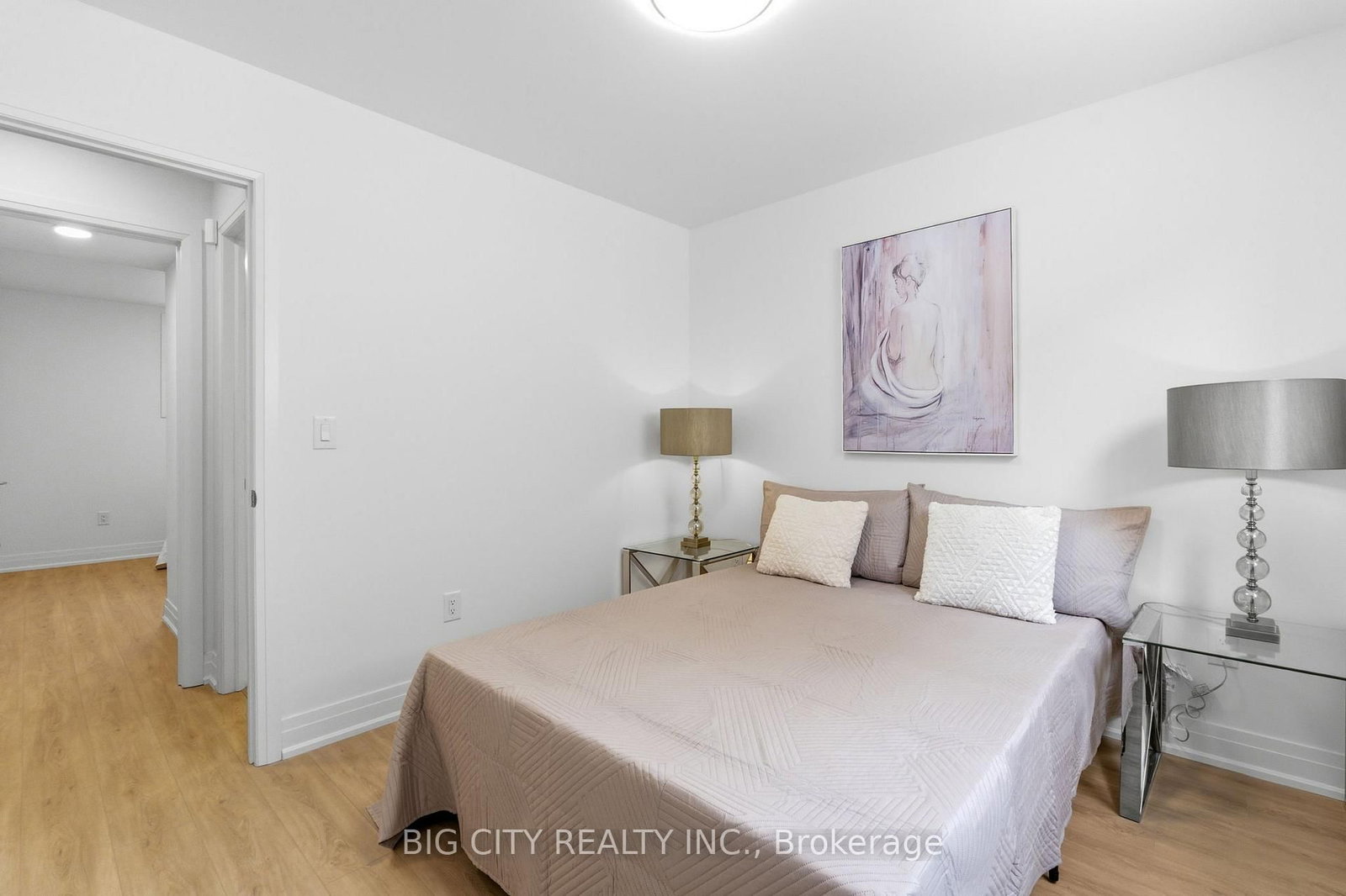 Photo 15 of 68 Westholme Avenue, Unit 4