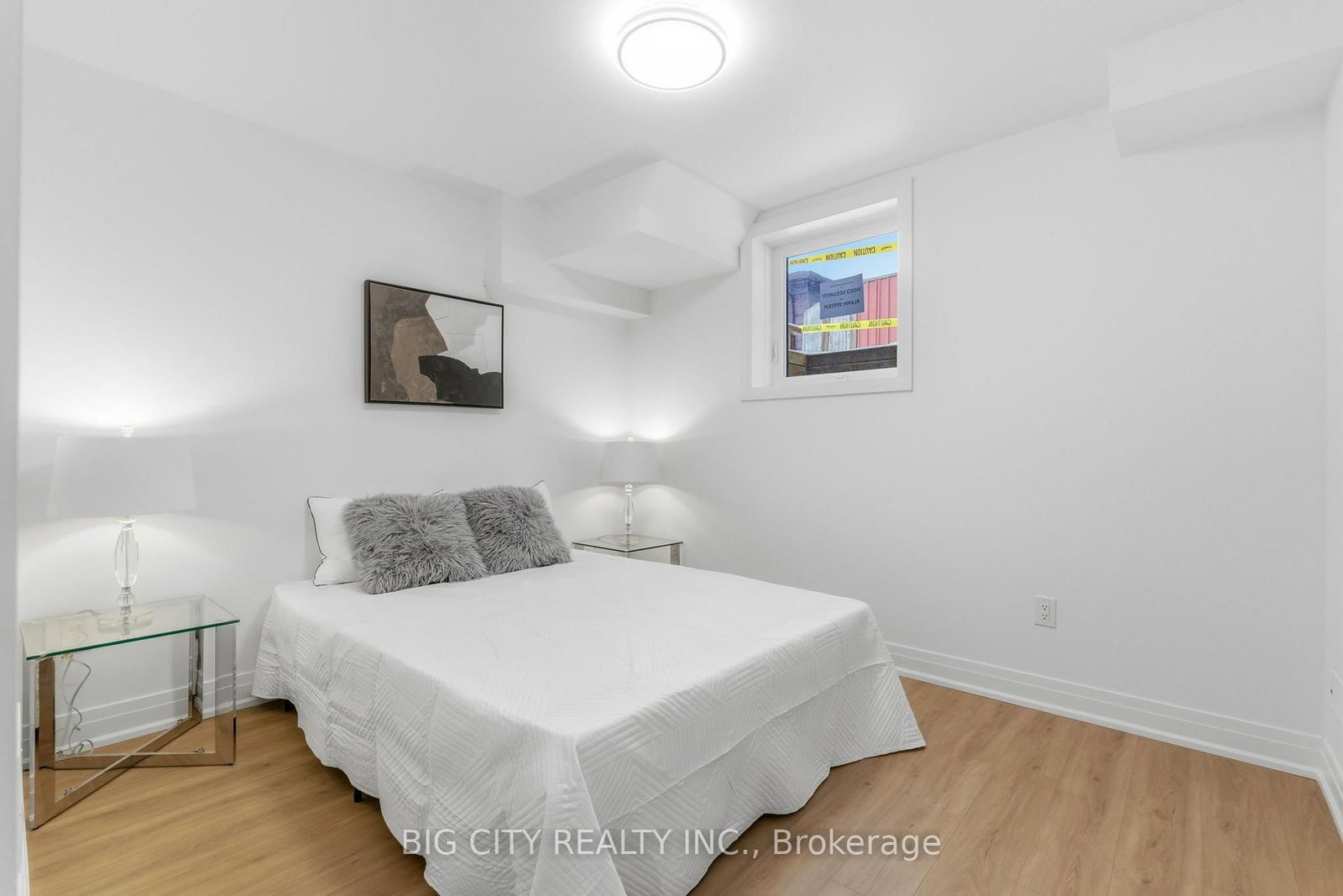 Photo 17 of 68 Westholme Avenue, Unit 4