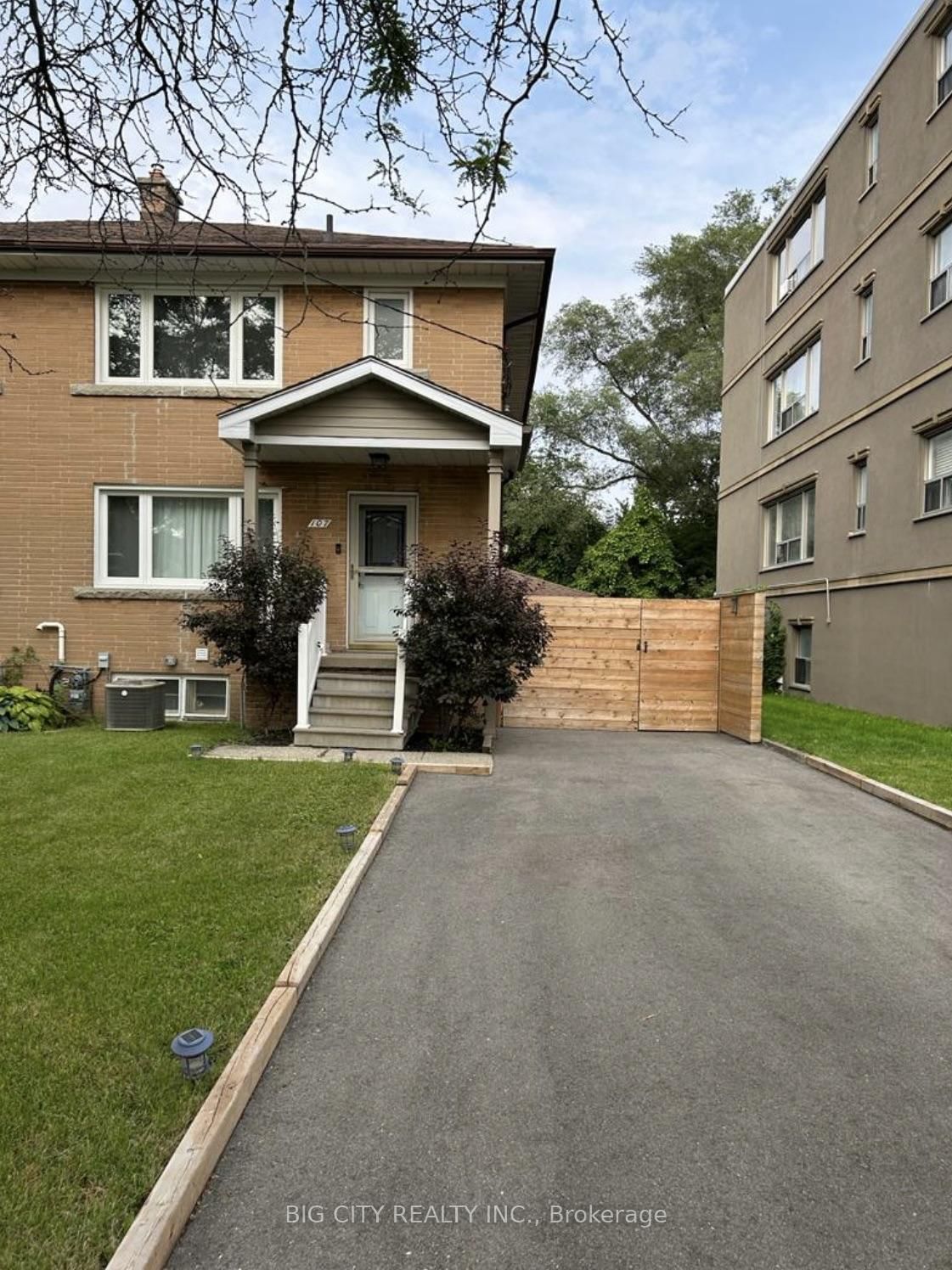 107 Brookhaven Drive, Unit Lower