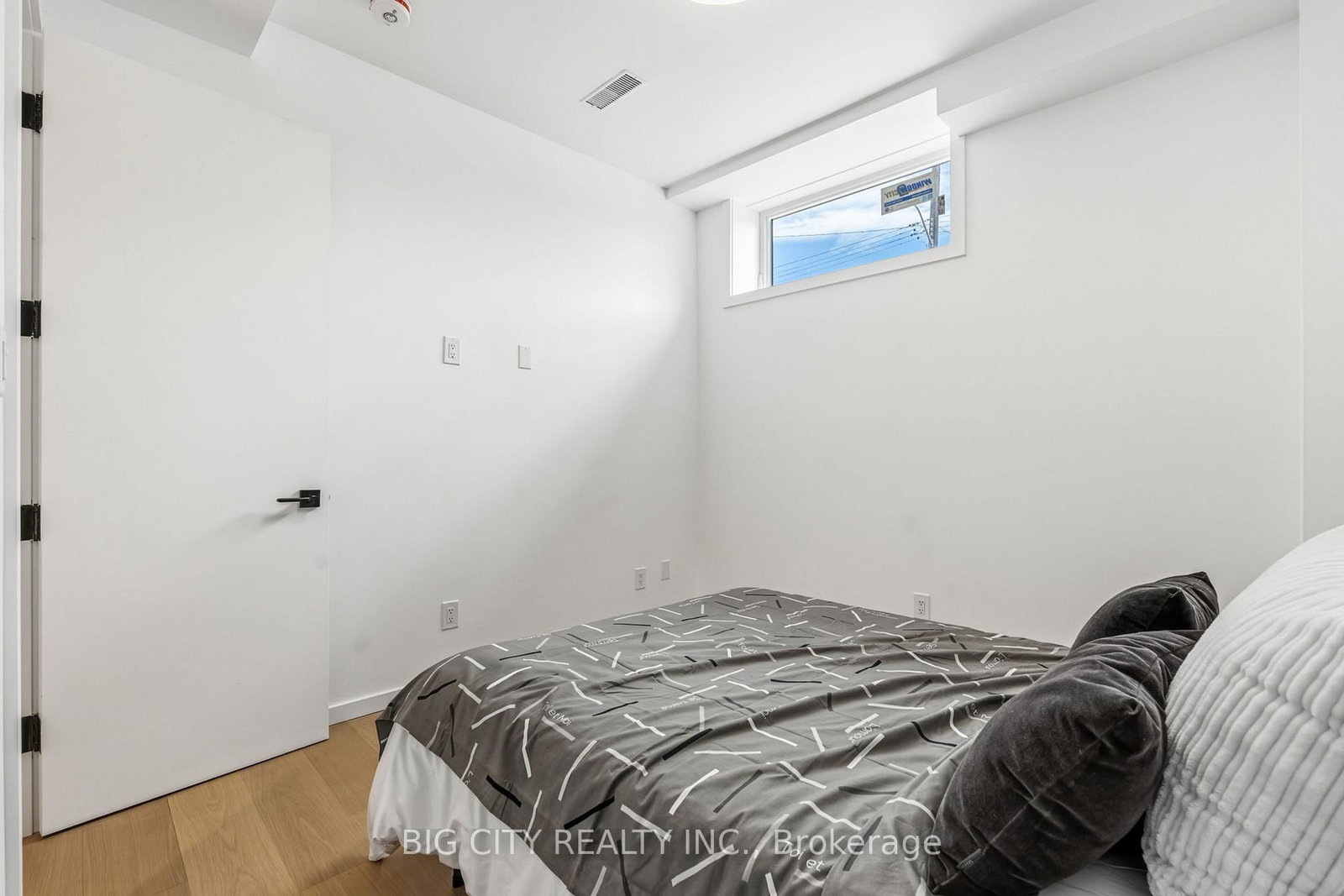 Photo 31 of 276 Lanor Avenue, Unit 1