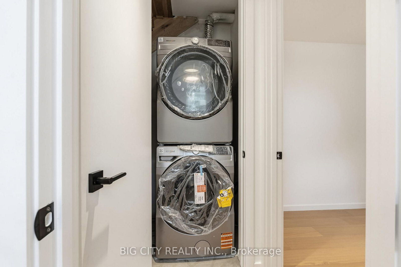 Photo 33 of 276 Lanor Avenue, Unit 1