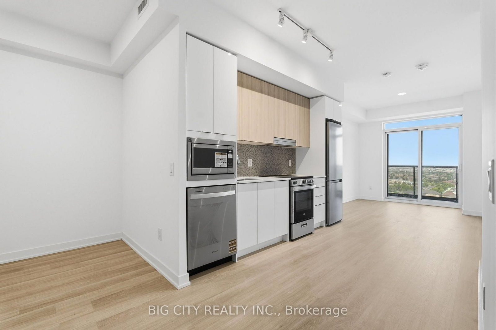 Photo 6 of 5105 Hurontario Street, Unit 1401