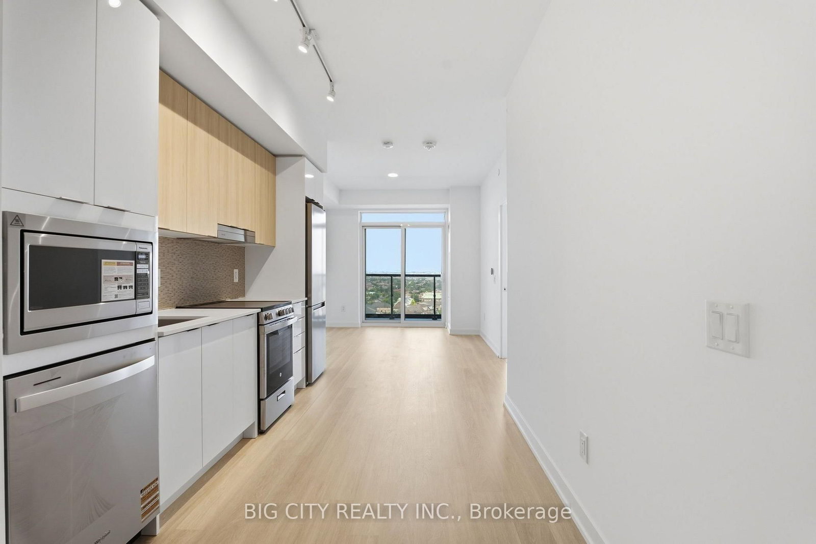 Photo 7 of 5105 Hurontario Street, Unit 1401