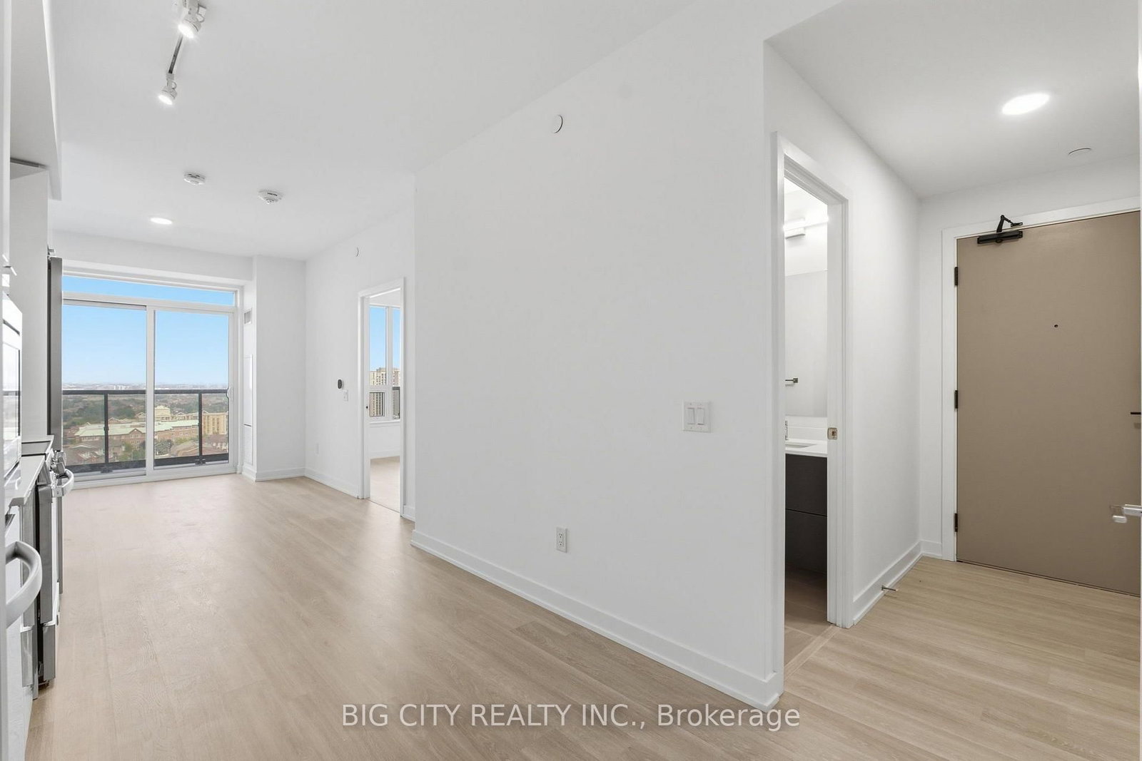 Photo 8 of 5105 Hurontario Street, Unit 1401