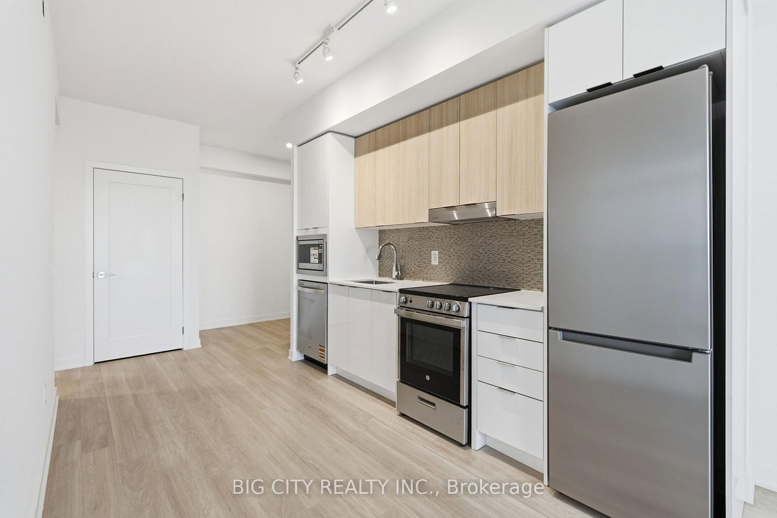 Photo 10 of 5105 Hurontario Street, Unit 1401