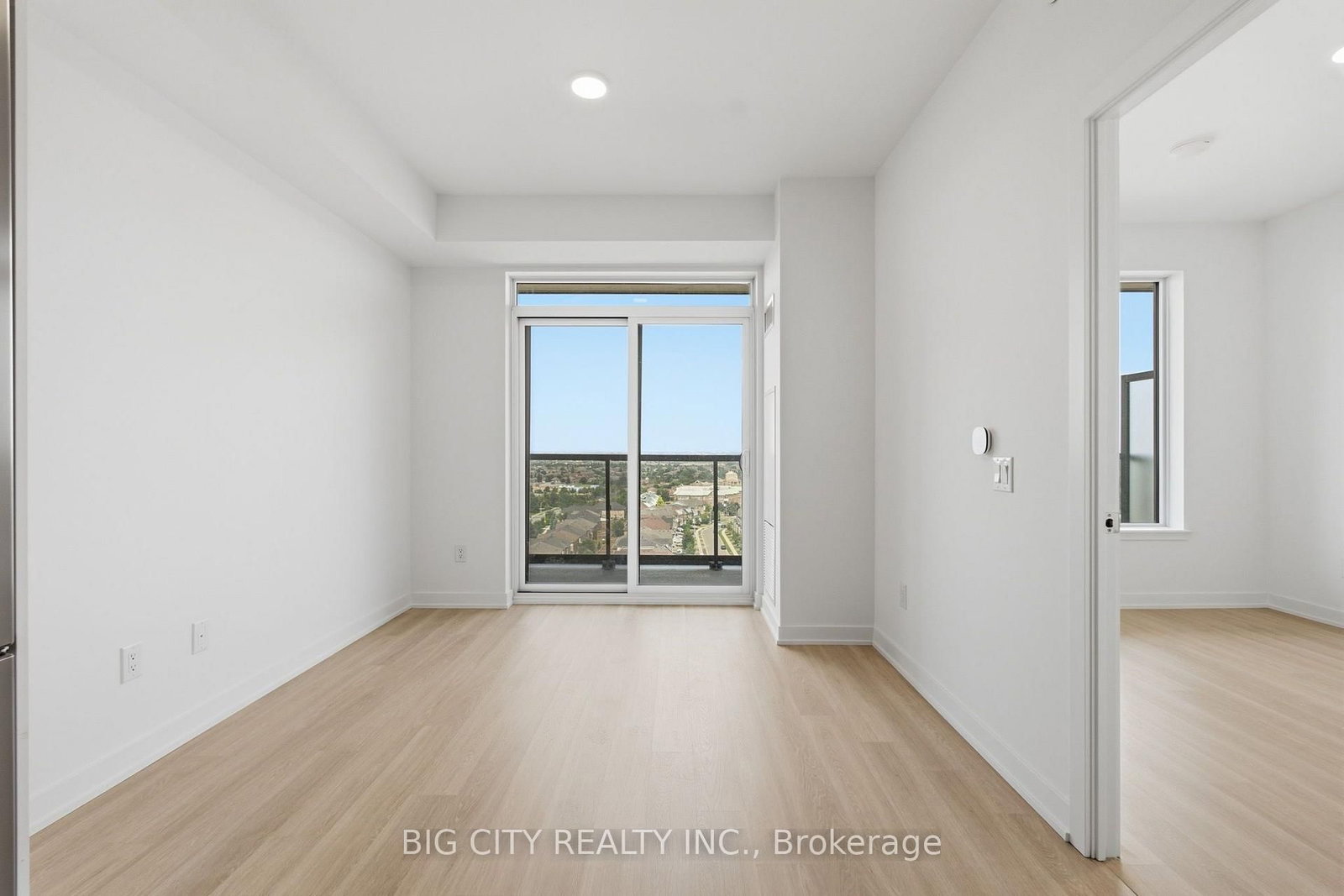 Photo 11 of 5105 Hurontario Street, Unit 1401