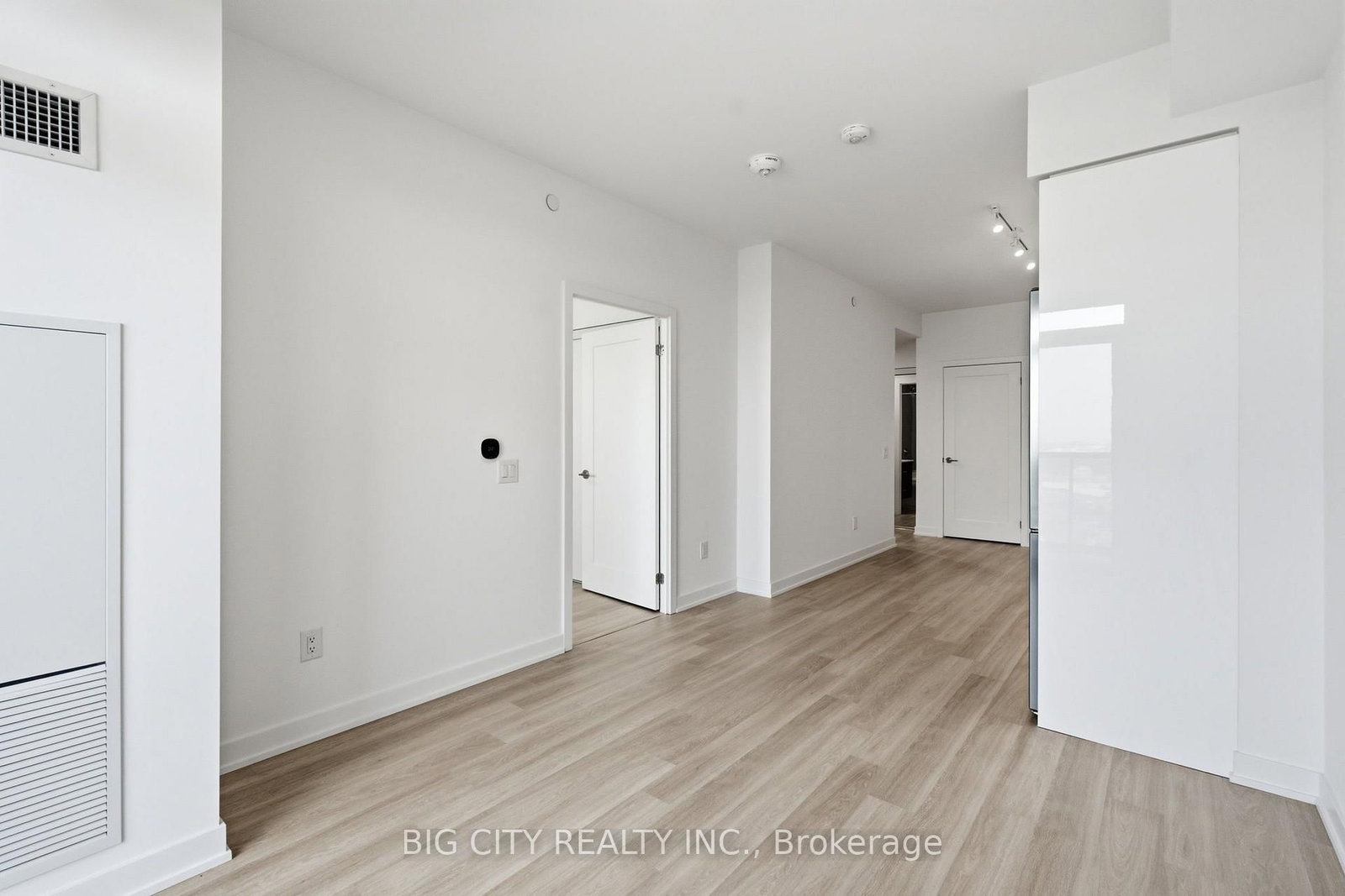 Photo 13 of 5105 Hurontario Street, Unit 1401