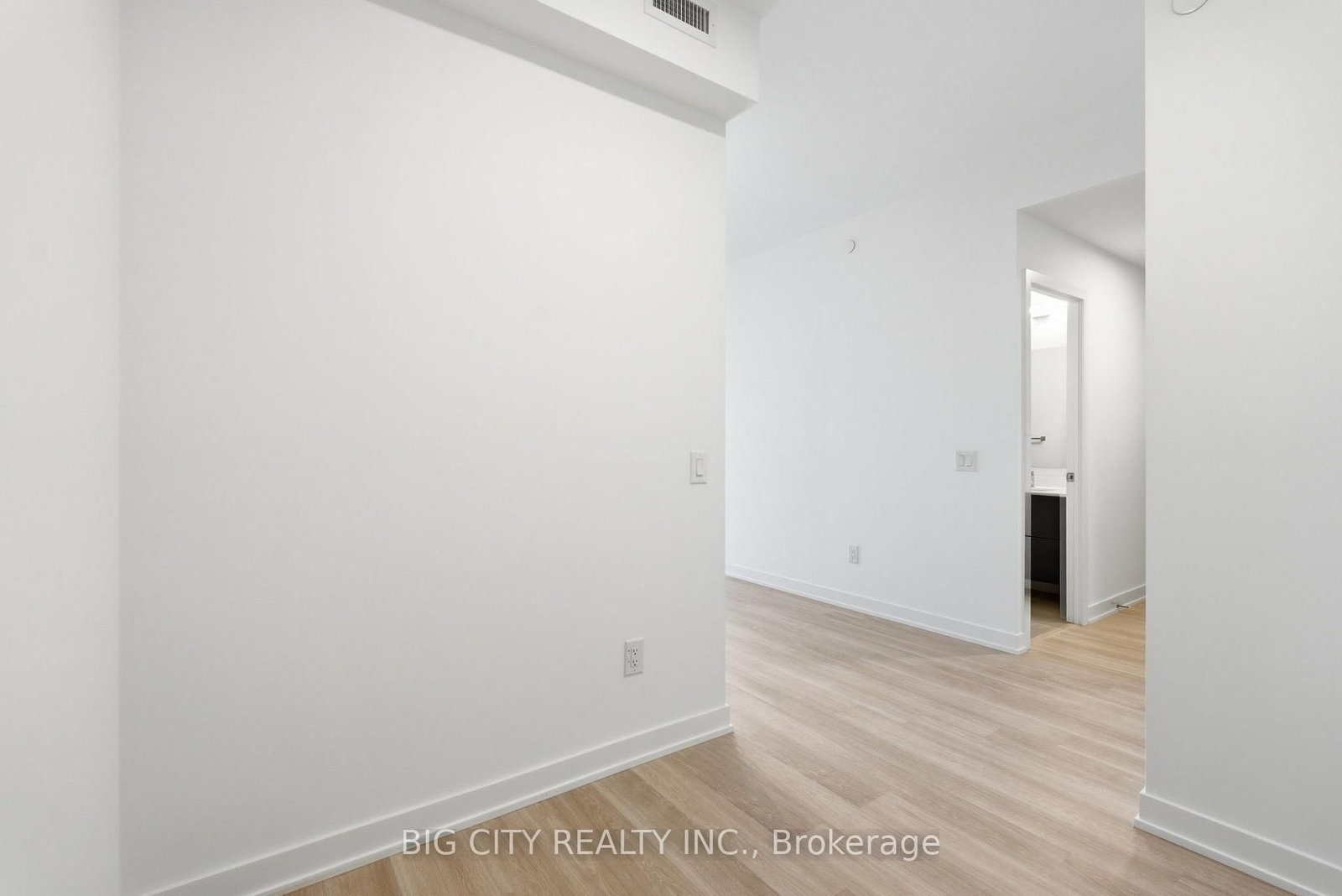 Photo 16 of 5105 Hurontario Street, Unit 1401