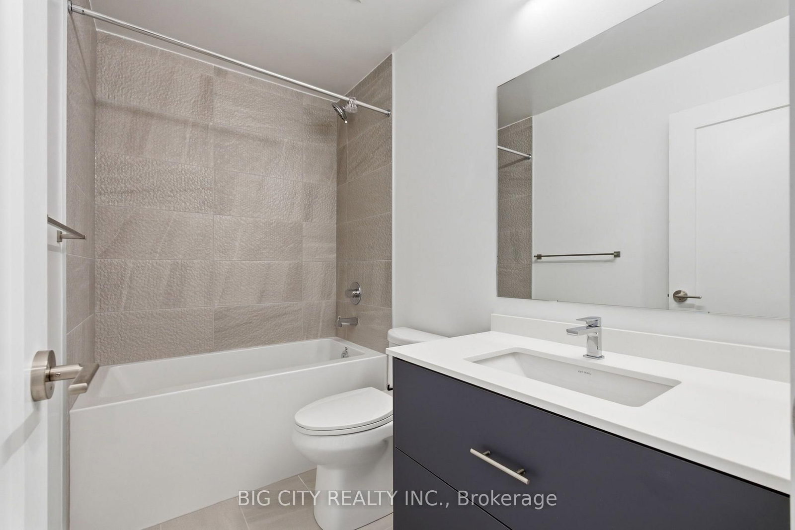 Photo 17 of 5105 Hurontario Street, Unit 1401