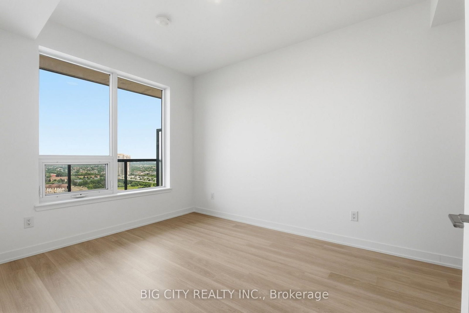 Photo 18 of 5105 Hurontario Street, Unit 1401