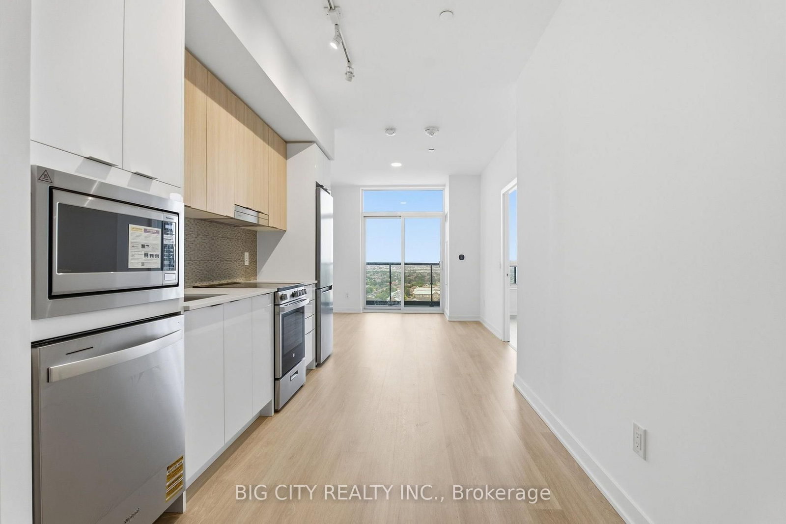 Photo 4 of 5105 Hurontario Street, Unit 1601