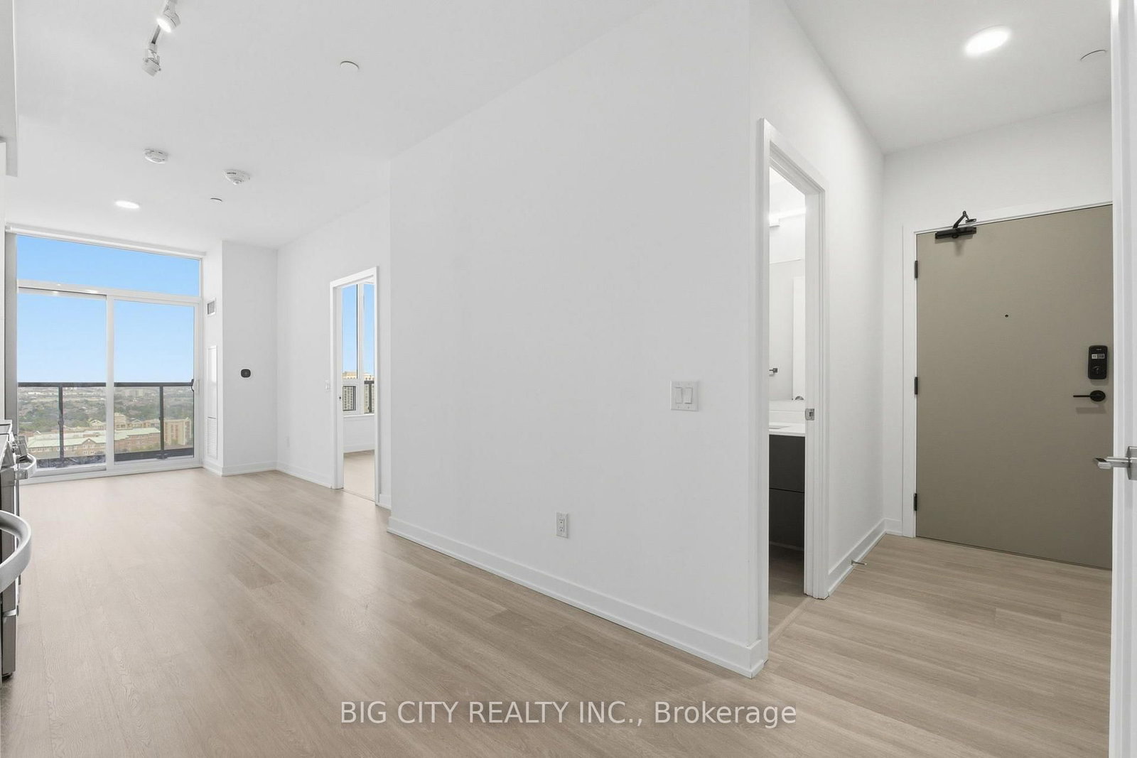 Photo 5 of 5105 Hurontario Street, Unit 1601