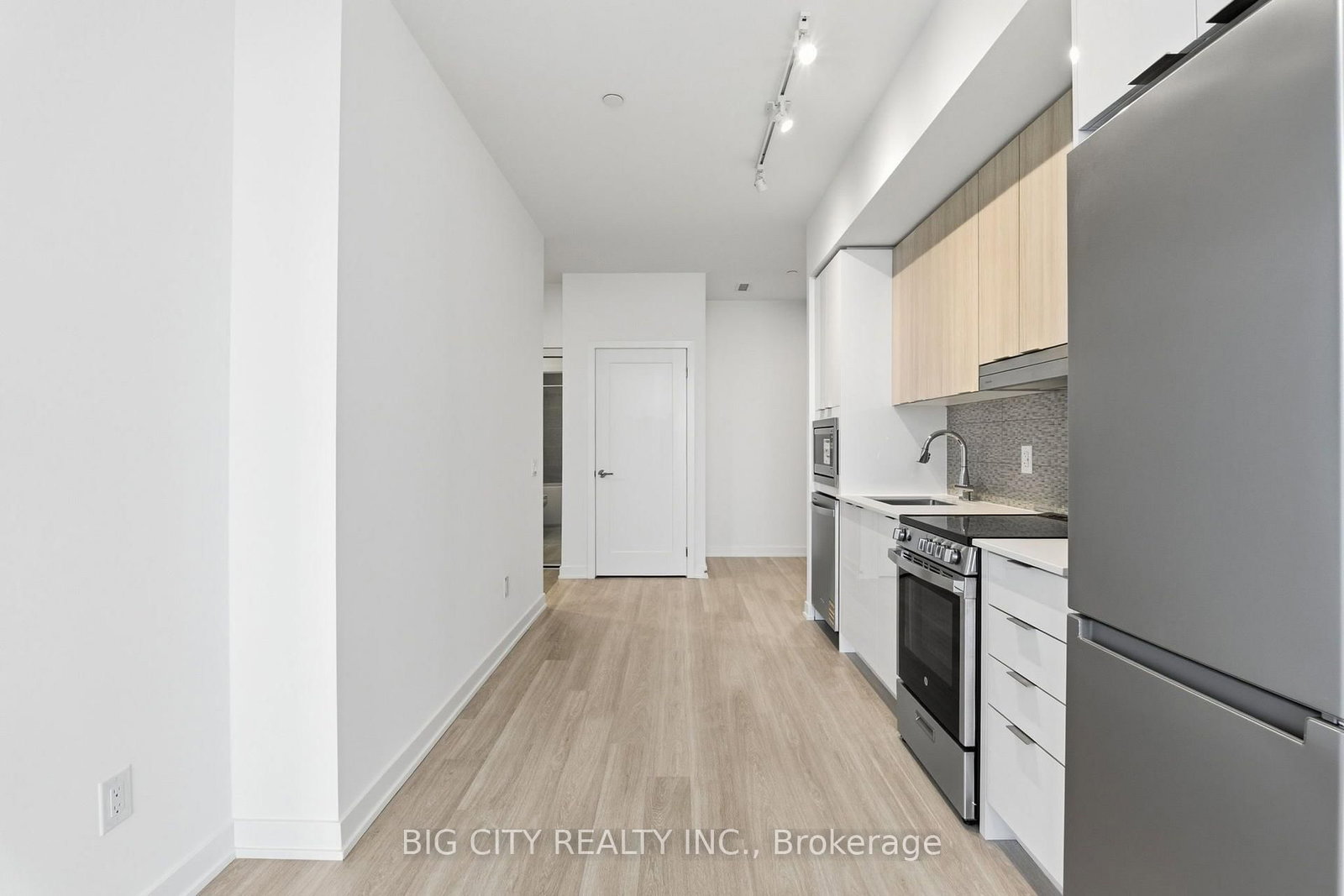 Photo 8 of 5105 Hurontario Street, Unit 1601