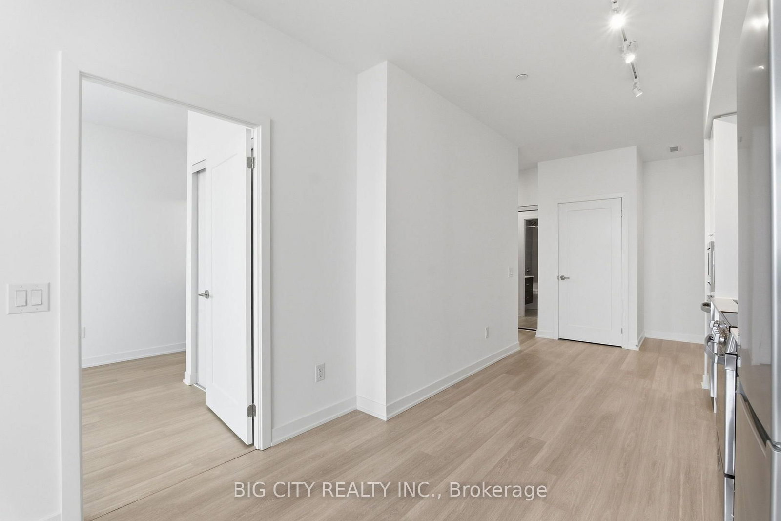 Photo 9 of 5105 Hurontario Street, Unit 1601