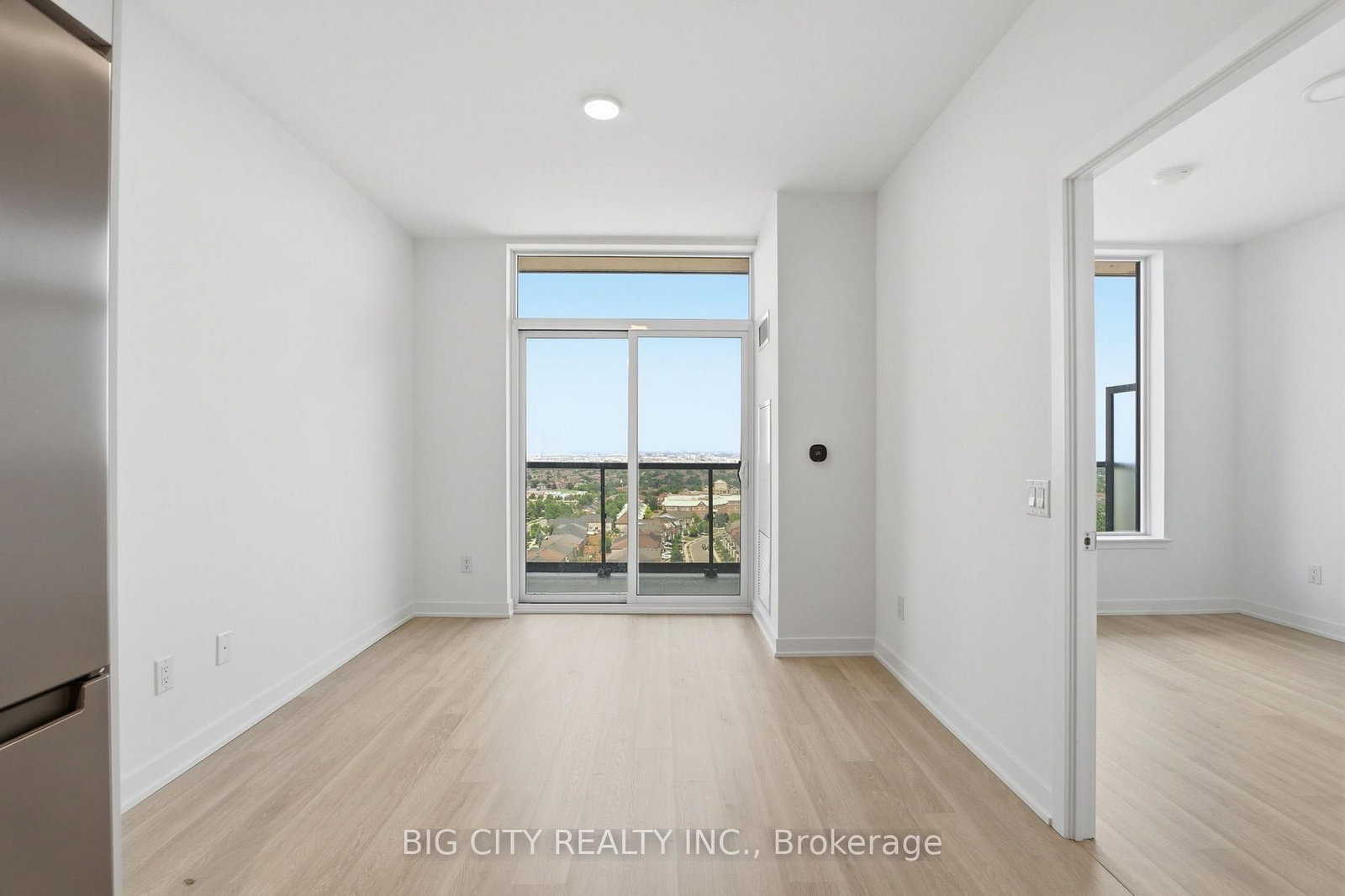 Photo 10 of 5105 Hurontario Street, Unit 1601