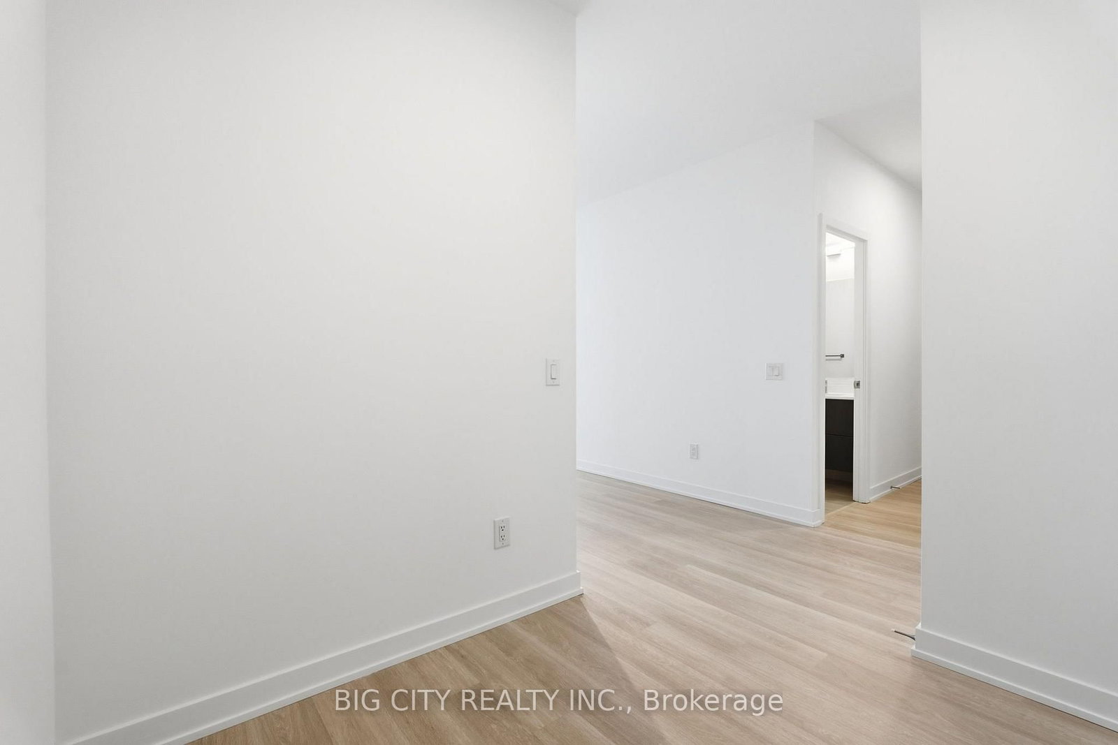Photo 15 of 5105 Hurontario Street, Unit 1601
