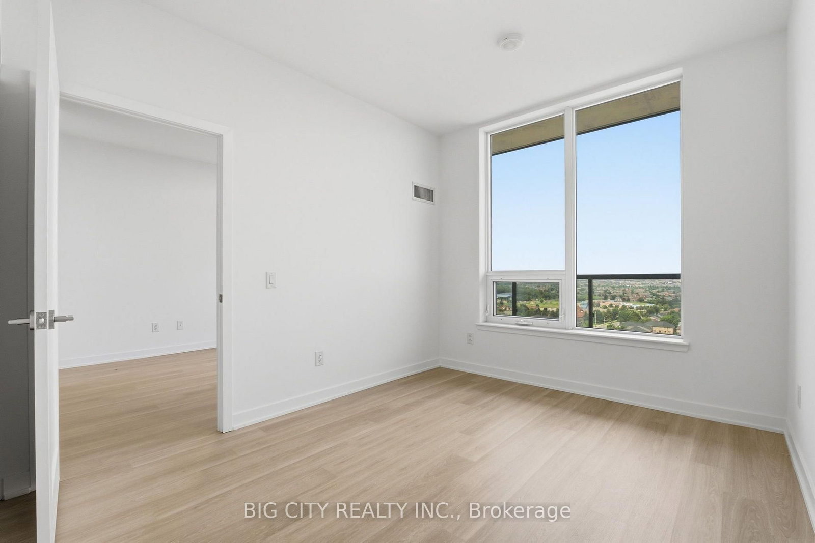 Photo 17 of 5105 Hurontario Street, Unit 1601