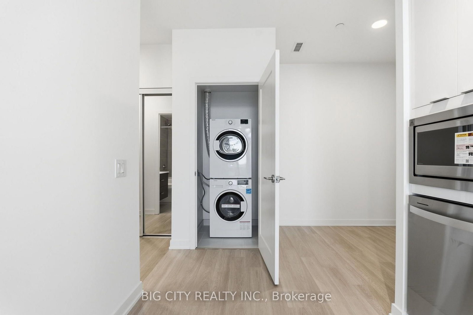 Photo 20 of 5105 Hurontario Street, Unit 1601