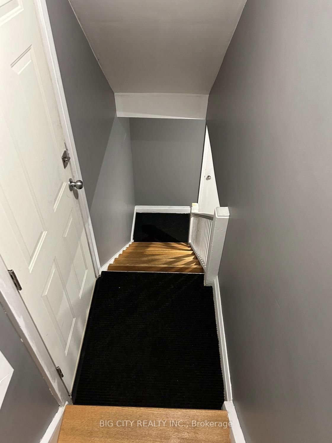 Photo 4 of 107 Brookhaven Drive, Unit Lower
