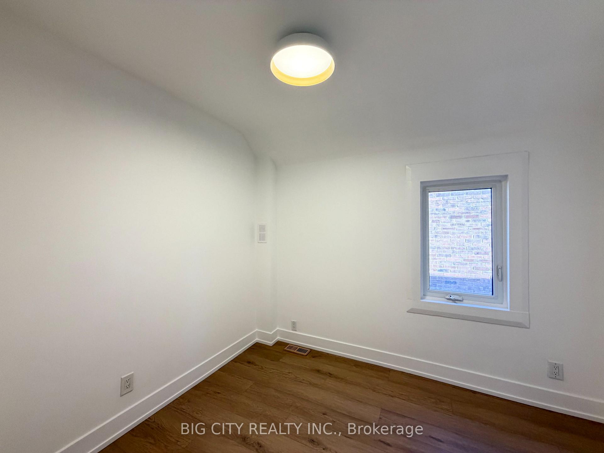 Photo 8 of 20 Gray Avenue, Unit Upper