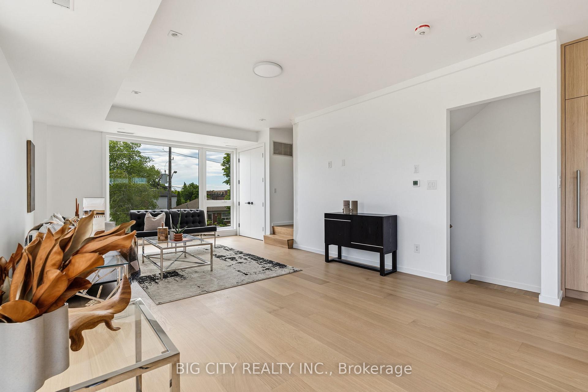 Photo 4 of 276 Lanor Avenue, Unit 3