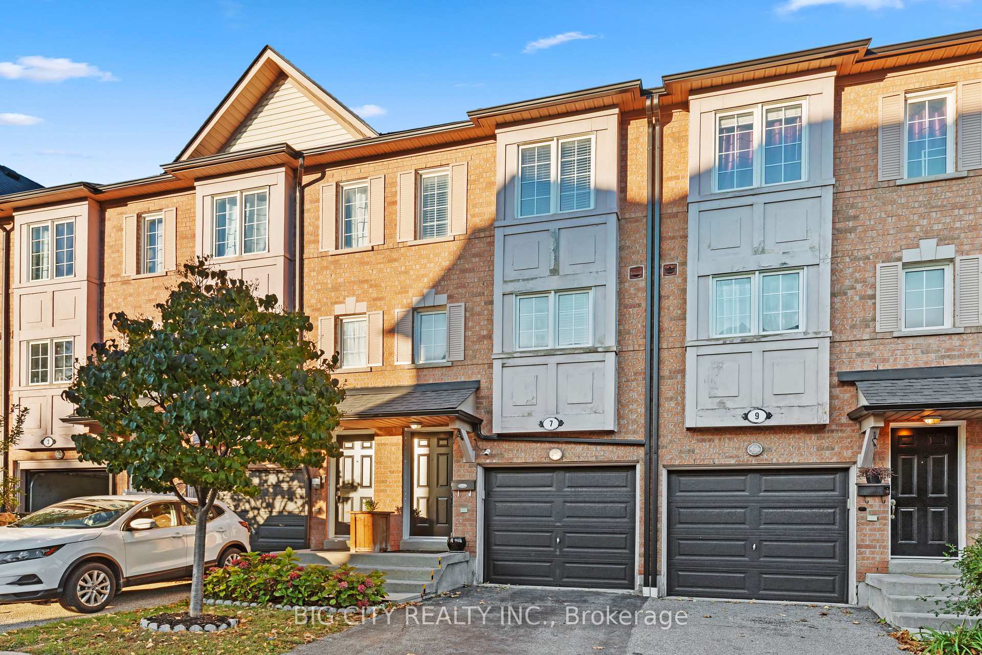 Photo 1 of 1128 Dundas Street W, Unit 7