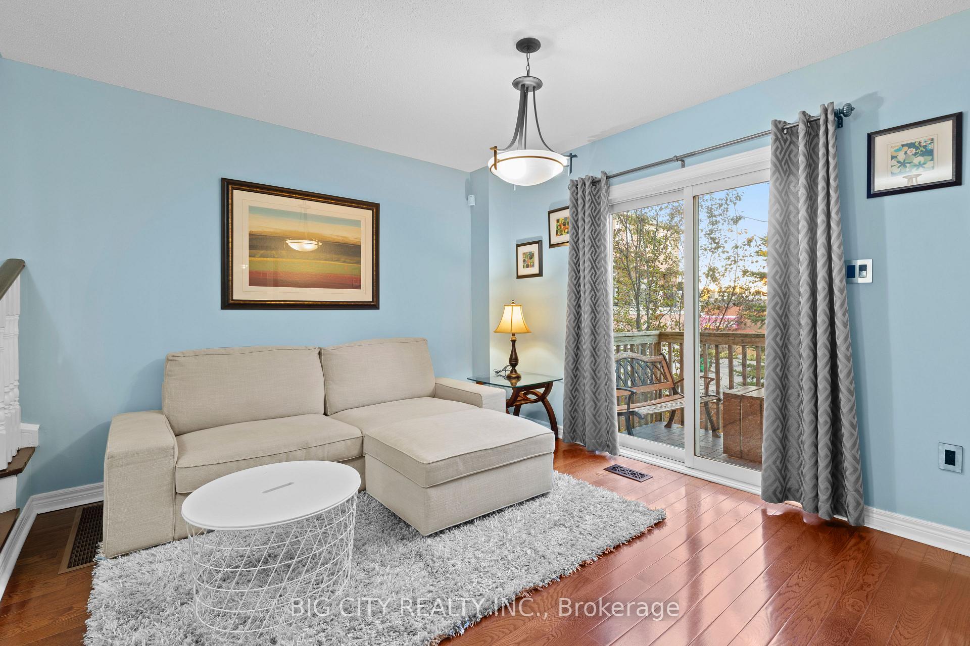 Photo 7 of 1128 Dundas Street W, Unit 7