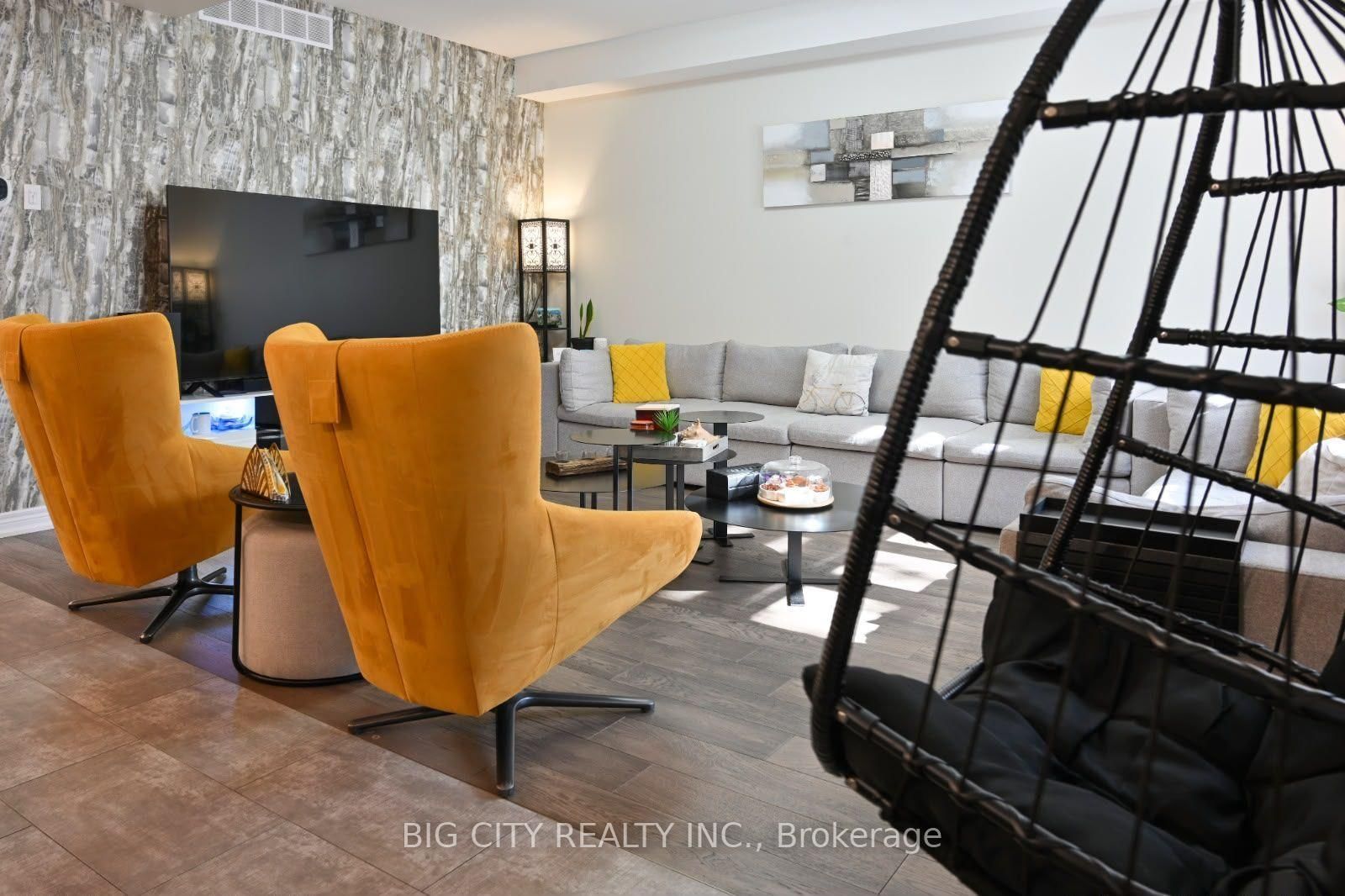 Photo 13 of 45 Dorchester Boulevard, Unit 23