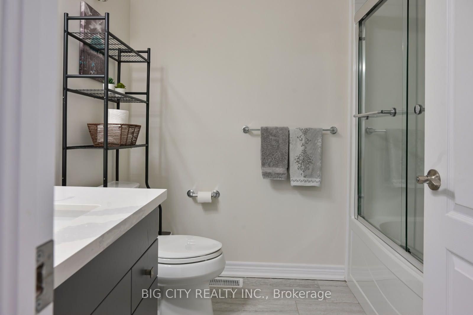 Photo 24 of 45 Dorchester Boulevard, Unit 23